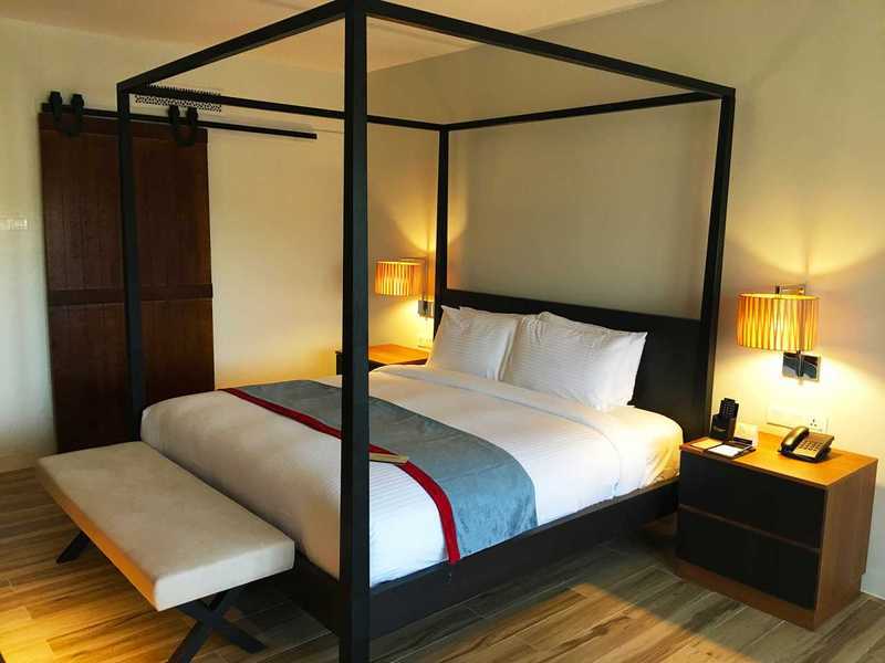 Sand & Sandals Desaru Beach Resort & Spa Екстериор снимка A four-poster bed