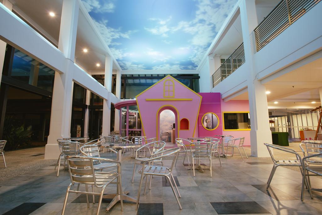 Sand & Sandals Desaru Beach Resort & Spa Екстериор снимка The interior of the school